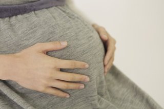 プリクラ添えた「流産報告ツイート」に賛否　「理解できない」「これも供養の形」