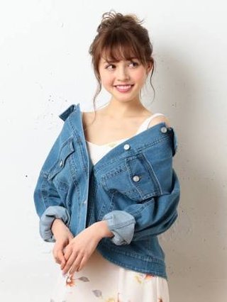 おぎやはぎの小木と小嶋陽菜がムッシュかまやつさんのお別れ会で場違いな格好。