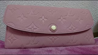 皆さんの財布見せてください。