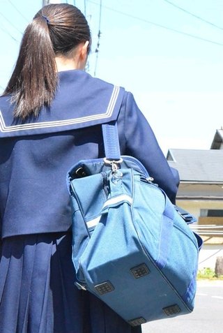 何故こんなにも重い？通学カバン10キロにも……