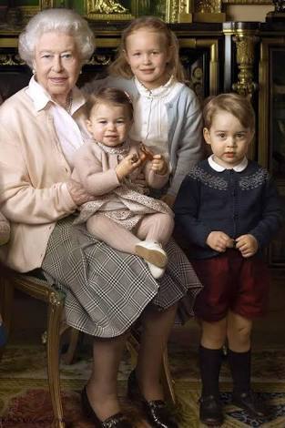 シャーロット王女、2歳にしてまるでおばさん!?同情とショックの声