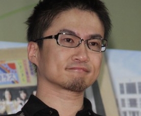 車いす客にタラップを這い上がらせる