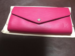 皆さんの財布見せてください。