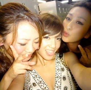 浅田舞（２８）女優デビュー作で下乳を披露！！