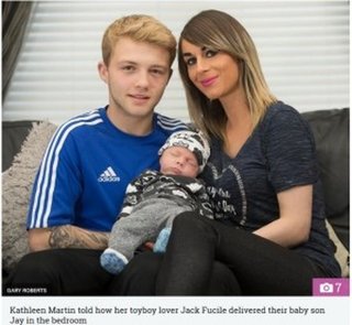 31歳2児の母親、16歳少年と恋に落ち男児を出産（英）