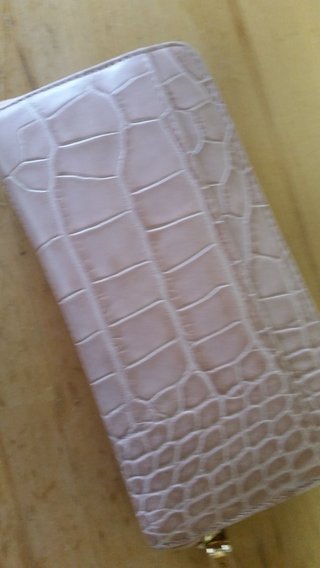 皆さんの財布見せてください。