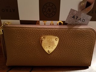 皆さんの財布見せてください。