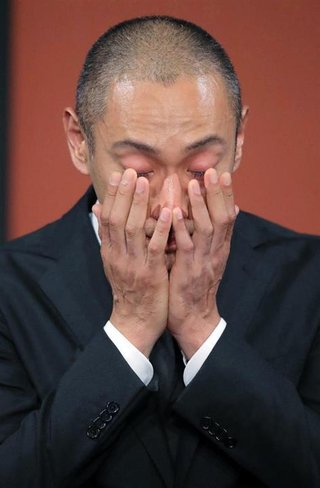 市川海老蔵さん、食欲旺盛。寿司、ステーキをたいらげる。「麻央が食べたかったのかな?」