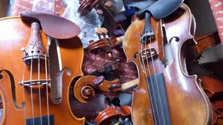 １億円相当バイオリン５４本損壊容疑で離婚トラブルの元妻、逮捕