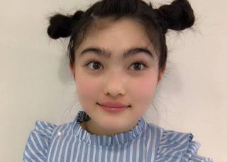 最近バラエティによく出てる、眉毛が太い女