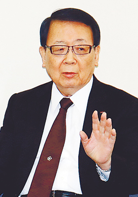 富山生まれ「極力採りません」「閉鎖的な考え方が強いです」　本間不二越会長、会見で持論