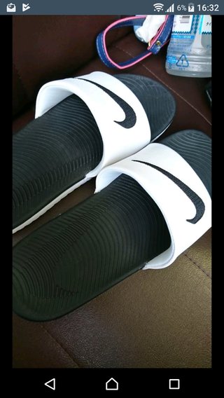 ナイキ ベナッシ転売厨うざいわ