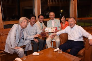 【画像あり】安倍首相の夏休み　ものすごいメンツだね！