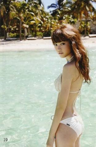 桐谷美玲さん、始球式で鶏ガラボディ晒す