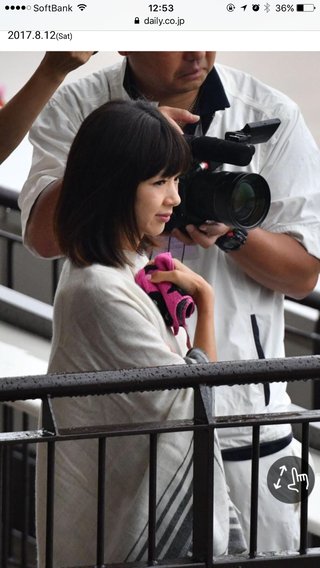 ほしのあきが笑顔　夫・三浦皇成の復帰を見守る
