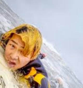  YouTuberが警察の前で「白い粉」落とす動画 偽計業務妨害罪に該当？