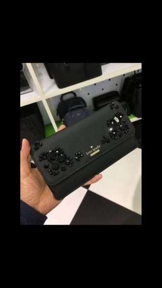 皆さんの財布見せてください。