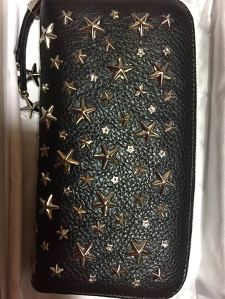 皆さんの財布見せてください。