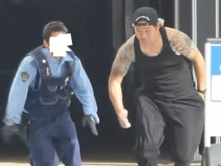 警察官の前で白い粉” 偽計業務妨害の疑いで夫婦を逮捕