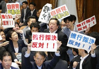 【衆院選】民進党が希望の党へ合流　満場一致で承認　事実上の解党