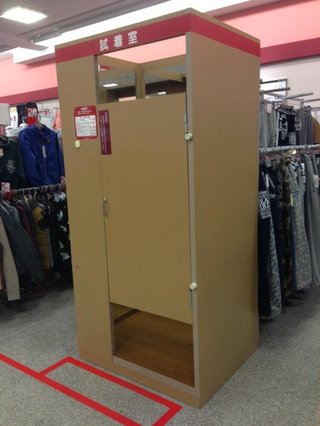 しまむらの試着室もうちょっと何とかならないのか