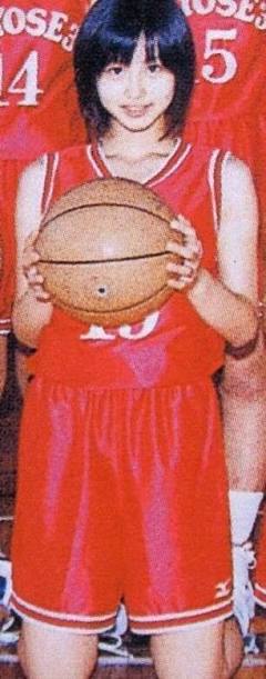 圧倒的8番人気！　おのののか、高校時代の女バス集合写真がダイヤの原石感