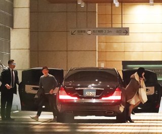 1兆円の男”ZOZOTOWN前澤友作社長が蜜愛する17歳下の美人女優