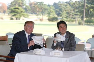 【画像あり】トランプ米大統領　安倍首相63歳の誕生日をケーキでサプライズ演出！