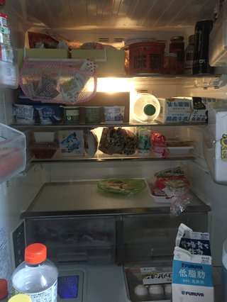 皆の家の冷蔵庫の中やキッチンを見せて