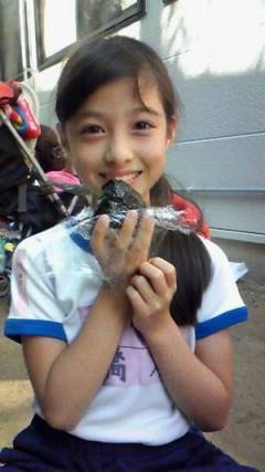 橋本環奈 「ar」表紙で初の"お色気"に挑戦、唇フェチも告白