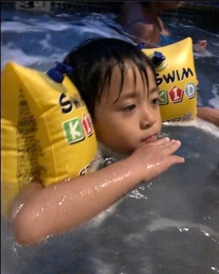 市川海老蔵と小林麻耶、ハワイ旅行を満喫も”子どもたちへの対応”に大ブーイング