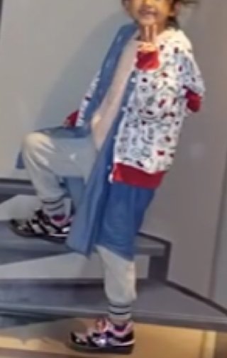 YouTubeでアンパンマンのおもちゃ紹介してる姉妹