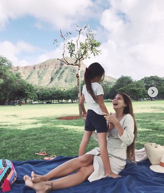 吉川ひなの「5歳の娘」がスタイル抜群！モデルデビューを熱望する声も