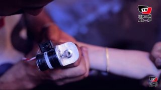 赤ちゃんや子どもにtattooを彫っている