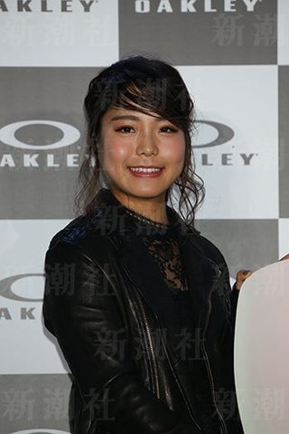 高梨沙羅  愛車は2000万円のベンツ