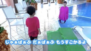 YouTubeでアンパンマンのおもちゃ紹介してる姉妹