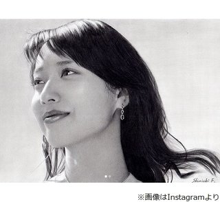 “モノクロの戸田恵梨香”写真かと思いきや…