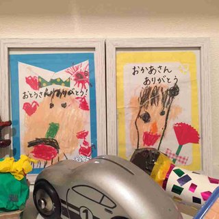 加藤ローサさん、２児ママになった今でもかわいさ健在！子どもの書いた似顔絵も公開