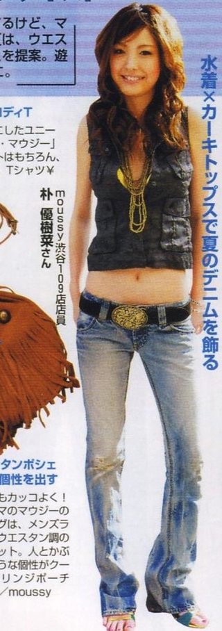 木下優樹菜、長女とのスタイル抜群な“親子写真”が話題「2人とも顔ちっちゃい」「脚長い」