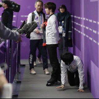 四つんばい羽生結弦が見せた気遣い