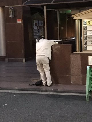 酔っ払いおばさんが警察に保護されてた