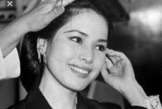 デヴィ夫人の生涯、美化してるけどさwただの妾