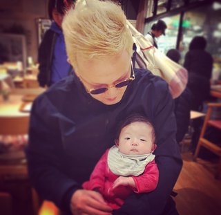 中村獅童 生後2カ月の息子との2ショットが「そっくり」だと話題に