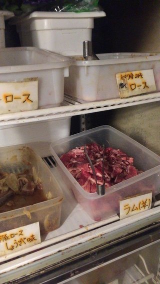 近所にある1000円で食べ放題の焼き肉店（※ただしセルフサービス）