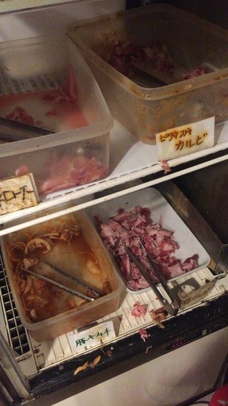 近所にある1000円で食べ放題の焼き肉店（※ただしセルフサービス）