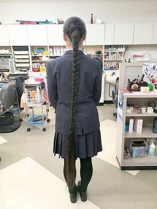 「世界一髪の長い10代」身長とほぼ同じ155.5センチ、ギネス認定