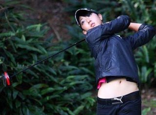 【女子ゴルフ】へそ出しスイングが再ブーム到来！！【ヘソ出し】