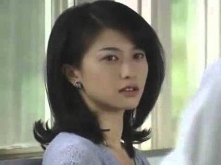 地味目で暗そうだけど凄い美人で儚く消えそうな人妻
