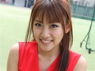 うちの娘、高１でこの写真の高橋みなみにめっちゃ似てる