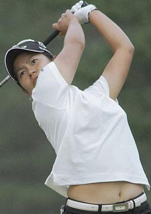 【女子ゴルフ】へそ出しスイングが再ブーム到来！！【ヘソ出し】